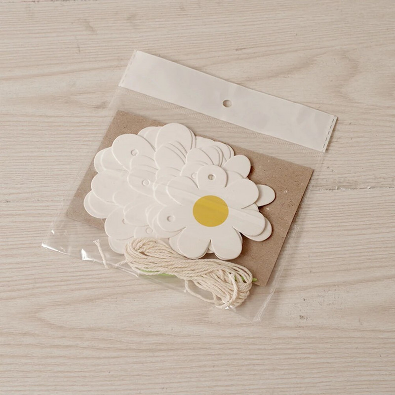 Lilled Krüsanteemi Lipp Kaunistatud Sünnipäevapidu Bännerid Pabermoos Loomingulised armsad väikesed valged karikakrad