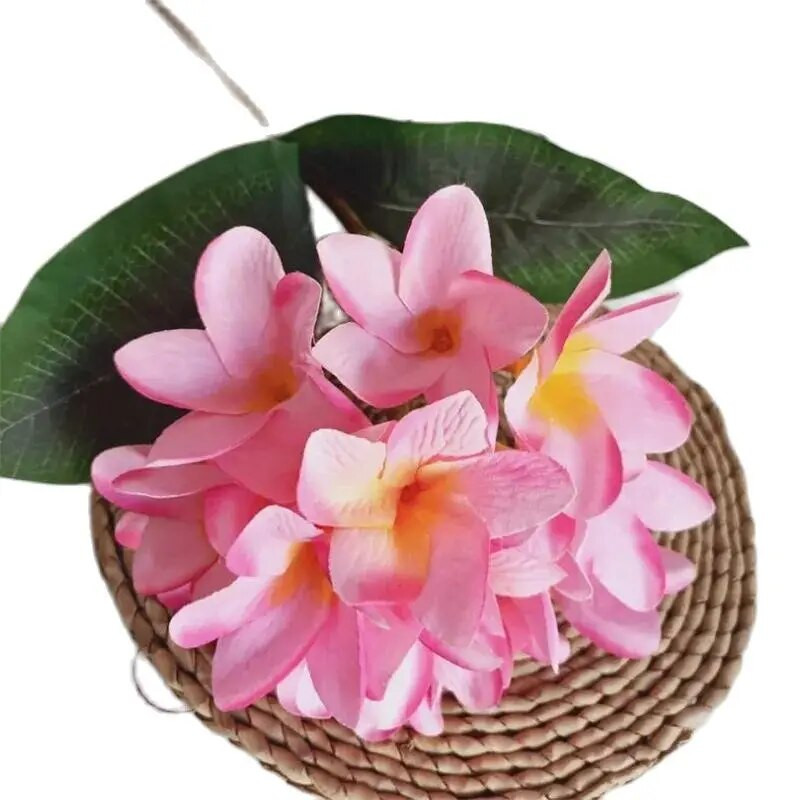 Üks siidist pika varrega Frangipani lilleoksa simulatsioon Plumeria Rubra kodupulmade keskseteks dekoratiivseteks lilledega kaunistuseks