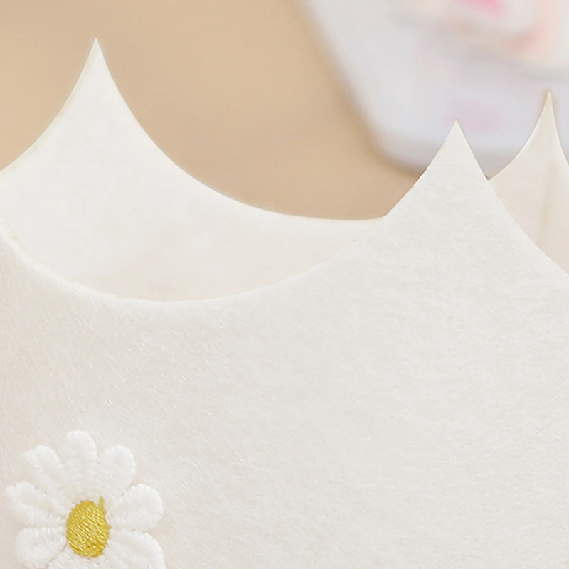 1 db Kis átlátszó fehér százszorszép korona korona születésnapi sapka nem szőtt születésnapi parti ruha sapka aranyos virág dekoráció