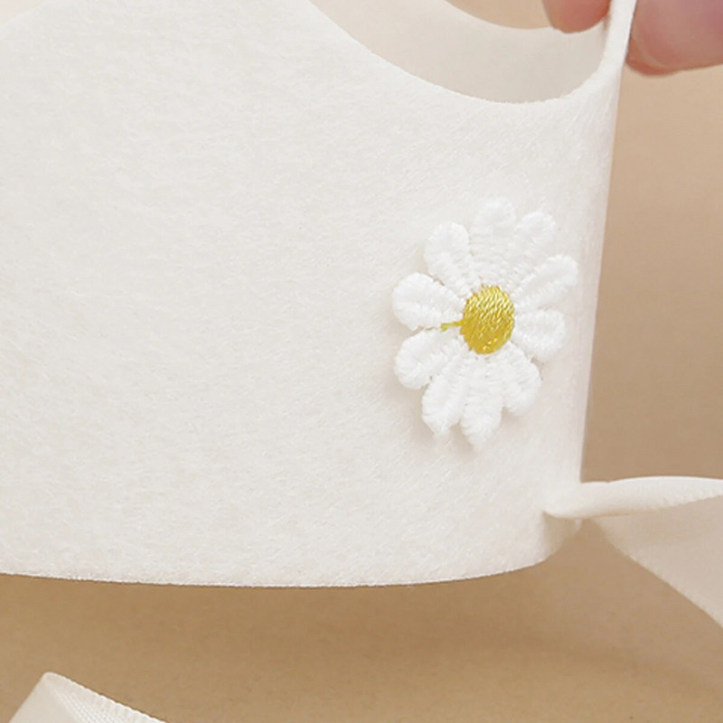 1 db Kis átlátszó fehér százszorszép korona korona születésnapi sapka nem szőtt születésnapi parti ruha sapka aranyos virág dekoráció