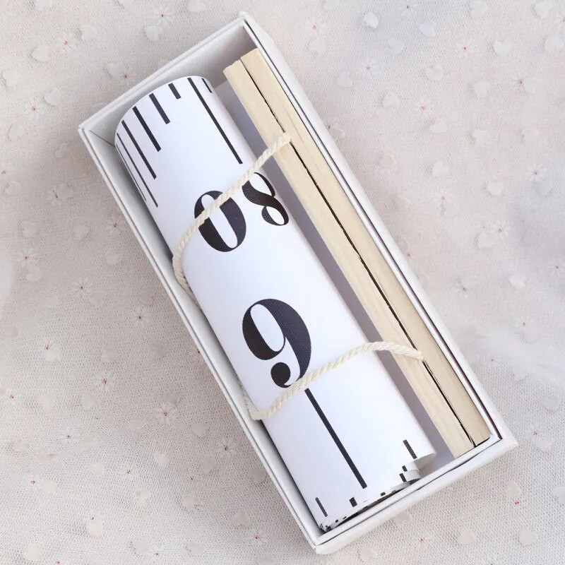 INS Nordic Black White Kids pakabinamos augimo diagramos medinio rėmo aukščio matavimo liniuotė Minimalistinis vaikų darželio namų dekoro nuotraukų rekvizitas