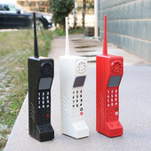 Ρετρό ρετρό προσομοίωση των μενταγιόν μοντέλων κινητών τηλεφώνων της δεκαετίας του 1960 Παλιομοδίτικο στούντιο λήψη βίντεο με κοστούμια κινέζικου στιλ