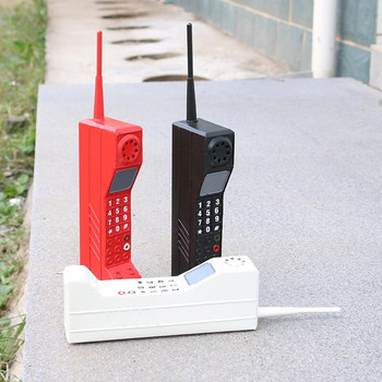 Ρετρό ρετρό προσομοίωση των μενταγιόν μοντέλων κινητών τηλεφώνων της δεκαετίας του 1960 Παλιομοδίτικο στούντιο λήψη βίντεο με κοστούμια κινέζικου στιλ