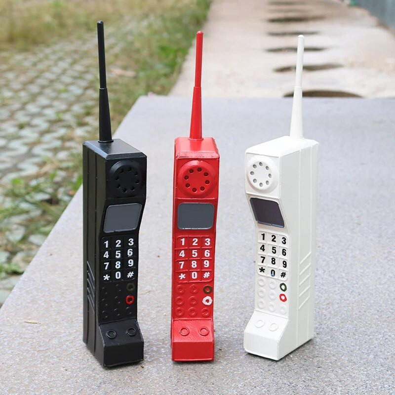 Ρετρό ρετρό προσομοίωση των μενταγιόν μοντέλων κινητών τηλεφώνων της δεκαετίας του 1960 Παλιομοδίτικο στούντιο λήψη βίντεο με κοστούμια κινέζικου στιλ