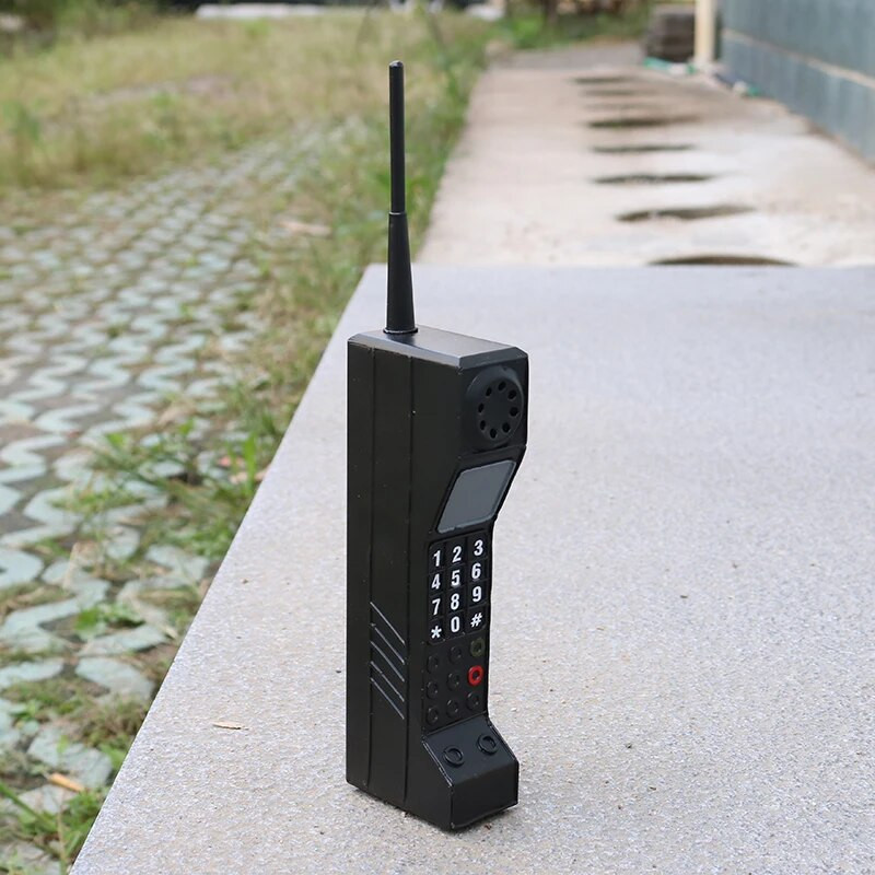 Ρετρό ρετρό προσομοίωση των μενταγιόν μοντέλων κινητών τηλεφώνων της δεκαετίας του 1960 Παλιομοδίτικο στούντιο λήψη βίντεο με κοστούμια κινέζικου στιλ