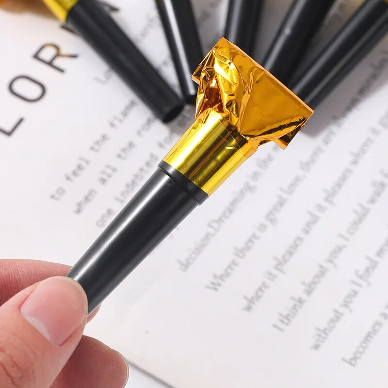 100PCS Златни, сребърни лазерни деца Blow Dragon Играчка Декорация за рожден ден Реквизит Реквизит за Деня на детето Честване Реквизит