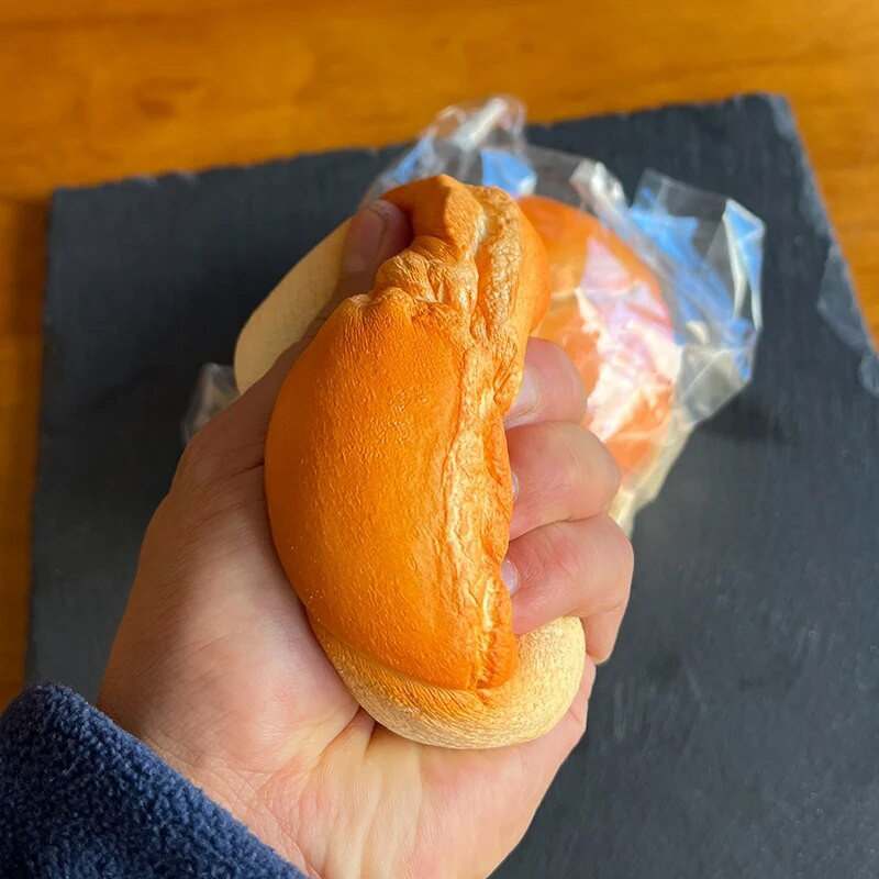 Armas maasikaröstsai, leiva-stressi leevendaja, aeglaselt kerkiv kreem, lõhnav dekompressioonravim, kingituseks mõeldud mänguasjad.