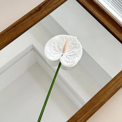 Valged kunstlilled valge teemaga Tikitud pallroosid Pulmasaali kaunistus Lilleseade Teejuhililled