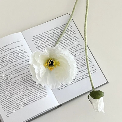 Valged kunstlilled valge teemaga Tikitud pallroosid Pulmasaali kaunistus Lilleseade Teejuhililled