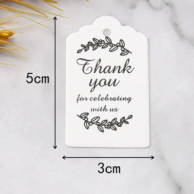 50 db Köszönjük, hogy velünk ünnepelt Kártya Csomagolás Dekoráció Esküvői Vendég Ajándék Születésnapi Party Barkács címkék 3x5cm Papír Címkék