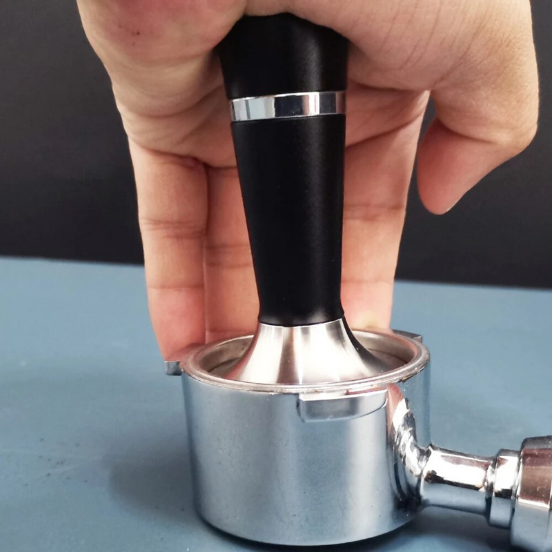 51 mm 58 mm espreso kavos maišytuvas su kavos maišytuvu, 2 viename kavos skirstytuvu ir WDT įrankiu, 6 adatomis 0,6 mm espreso kavos maišytuvu