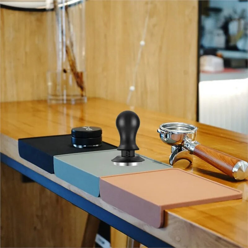 51/53/58 mm kafijas blietētājs regulējams ar mērogiem nerūsējošā tērauda plakanām atsperēm, kalibrētu blietēšanas kafijas pulvera rūdīšanu