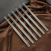 2–5 poros kiniškų metalinių lazdelių, skirtų buitiniams aukštai temperatūrai, sterilizuojamiems neslidiems nerūdijančio plieno valgomųjų lazdelių virtuvės priedai