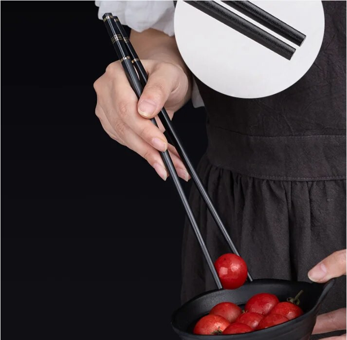 1 pora daugkartinio naudojimo japoniškų kiniškų lazdelių maistinių sušių lazdelių Daugkartinio naudojimo lazdelių rinkinys iš metalo lydinio stalo reikmenų Šeimos lazdelės