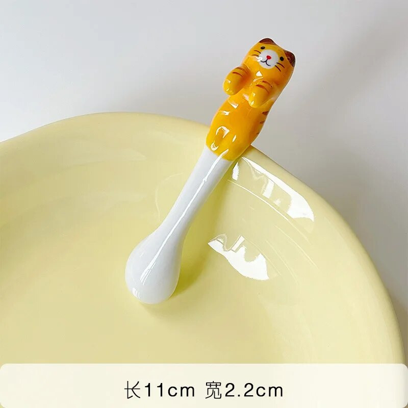 Puha, aranyos, kézzel festett macska kávés lógó fülkeverő kanál Kreatív háromdimenziós kerámia kanál rövid nyelű desszertekanál