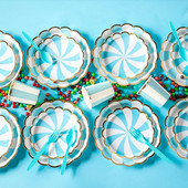 Тема на дъгата Парти Посуда за еднократна употреба Чиния с ивици Чаши Салфетки Сватба Baby Shower Парти Рожден ден Фиеста Декорация Консумативи