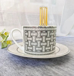 Kavos puodelis Vintage Designs Porcelianinis arbatos rinkinys Bone China Puodelių ir lėkštučių rinkinys su šaukštu Keraminiai gėrimų indai Gimtadienio dovana