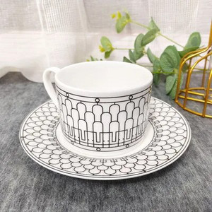 Kavos puodelis Vintage Designs Porcelianinis arbatos rinkinys Bone China Puodelių ir lėkštučių rinkinys su šaukštu Keraminiai gėrimų indai Gimtadienio dovana