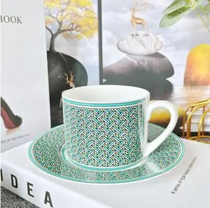 Kavos puodelis Vintage Designs Porcelianinis arbatos rinkinys Bone China Puodelių ir lėkštučių rinkinys su šaukštu Keraminiai gėrimų indai Gimtadienio dovana