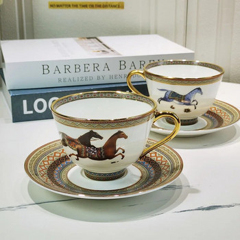 Чаша за кафе Винтидж дизайн Порцеланов сервиз за чай Комплект чаши и чинийки от костен Китай с лъжица Керамични съдове и прибори Подарък за рожден ден