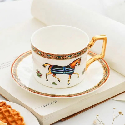 Kavos puodelis Vintage Designs Porcelianinis arbatos rinkinys Bone China Puodelių ir lėkštučių rinkinys su šaukštu Keraminiai gėrimų indai Gimtadienio dovana