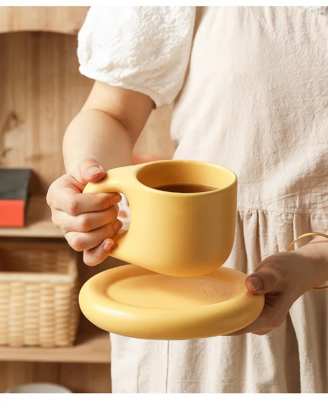 Jauka keramikas krūze tauku krūze pāris kafijas krūze apakštase Savdabīga ūdens krūze ar biezu rokturi keramikas piena krūze maza svētku dāvana