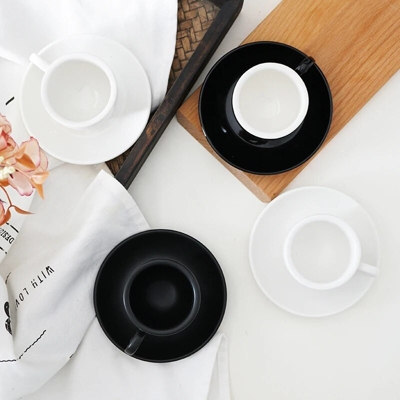 Обикновени стилни 90cc малки чаши за еспресо, комплекти чинийки, матирано, вкусно кръгла дръжка, чисто черна чаша за кафе с комплекти чинии