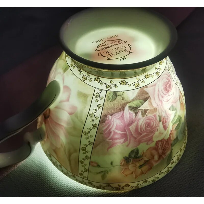 Комплект чаши за чай с рисуван костен Китай в американски стил Офис Луксозна керамична чаша за кафе Пасторална порцеланова чаша с цветя Кафене Подарък за напитки