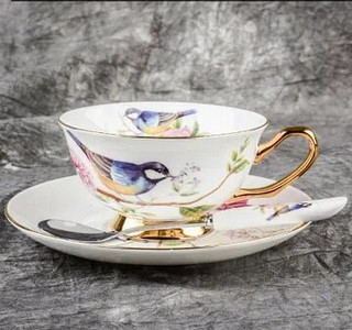 Луксозна чаша за кафе от костен порцелан с лъжичка за чинийка Чаша за чай от британски порцелан, рисувано цвете, птица, керамична чаша за кафе, съдове и прибори, подарък