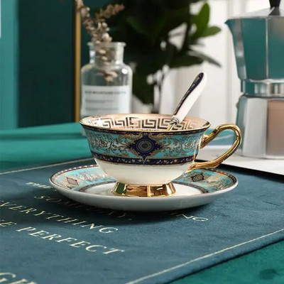 Луксозна чаша за кафе от костен порцелан с лъжичка за чинийка Чаша за чай от британски порцелан, рисувано цвете, птица, керамична чаша за кафе, съдове и прибори, подарък