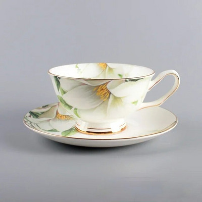 Луксозна чаша за кафе от костен порцелан с лъжичка за чинийка Чаша за чай от британски порцелан, рисувано цвете, птица, керамична чаша за кафе, съдове и прибори, подарък