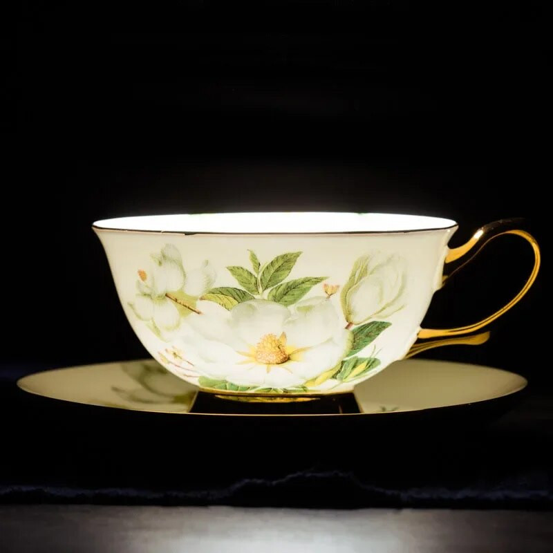 Луксозна чаша за кафе от костен порцелан с лъжичка за чинийка Чаша за чай от британски порцелан, рисувано цвете, птица, керамична чаша за кафе, съдове и прибори, подарък