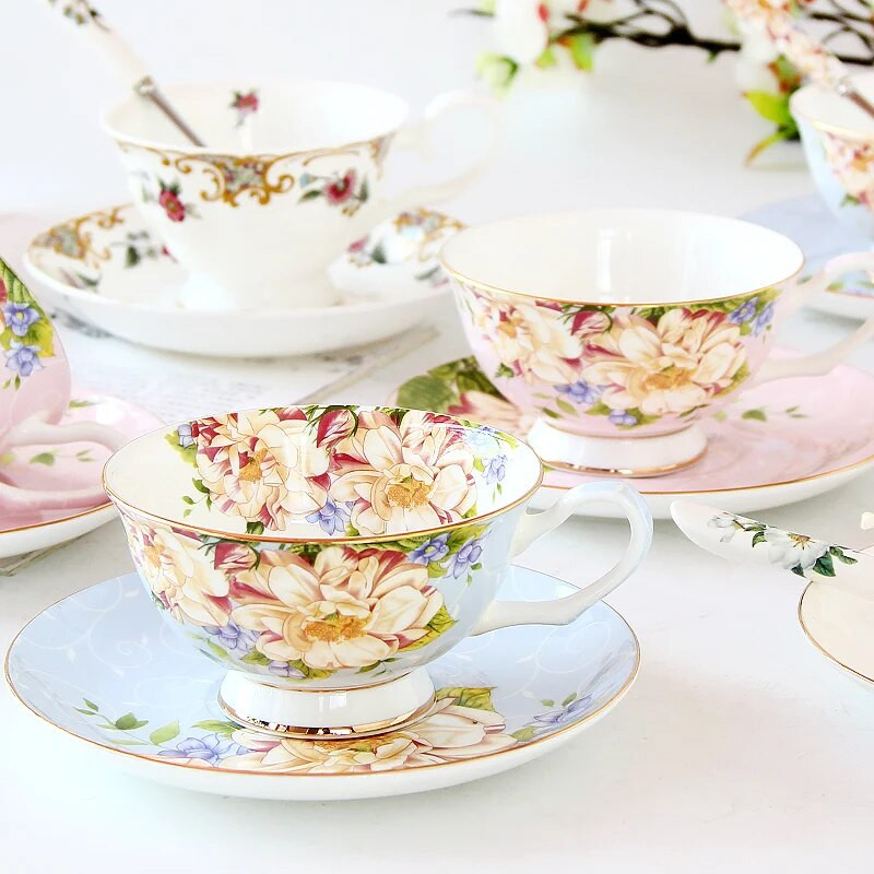 Britų stiliaus Bone China kavos puodelis ir lėkštės rinkinys su šaukštu, porcelianiniai keramikiniai kavos indai, gėlių arbatos puodelis su padėklu, mada