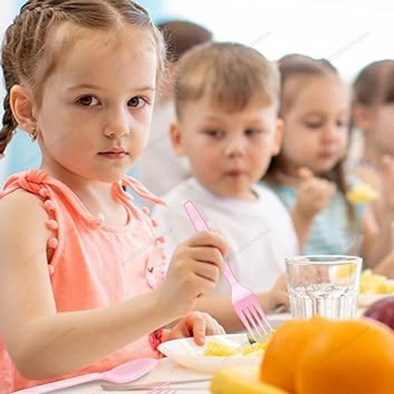 30db/készlet Műanyag evőeszköz Kanalak Villák Kés Evőeszközök Többször használható műanyag étkészlet Fekete Fehér Piros Lila Sárga Arany Rózsaszín Zöld