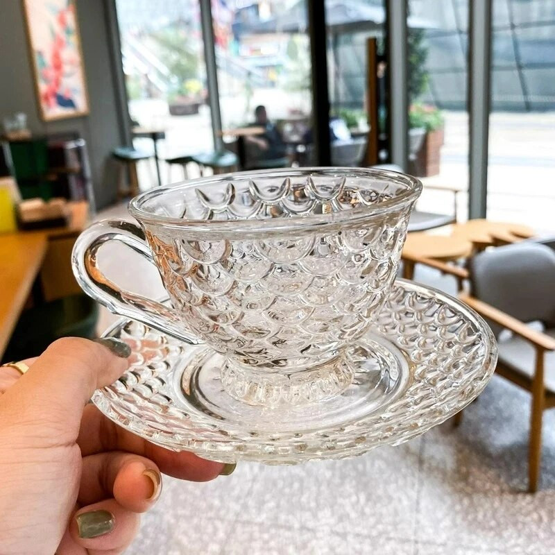 Sellő kávéscsésze és csészealj Koreai stílusú üveg Retro dombornyomott hal pikkelyes csészék Kreatív délutáni teás csésze készletek Kávézó kiegészítők
