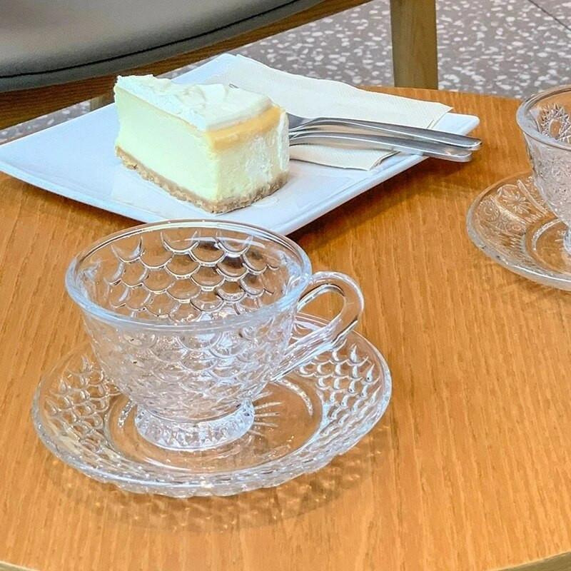 Sellő kávéscsésze és csészealj Koreai stílusú üveg Retro dombornyomott hal pikkelyes csészék Kreatív délutáni teás csésze készletek Kávézó kiegészítők