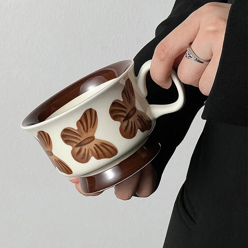 Vintage Ziemeļvalstu pēcpusdienas tējas kafijas tase un apakštasīšu komplekts Fashion Ins Butterfly keramikas krūze franču kūkas deserta šķīvja draugiem dāvana