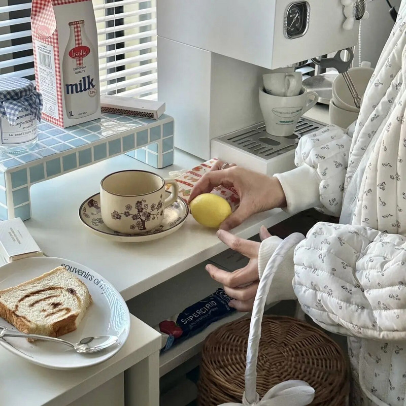 Suomiškas keramikinis puodelio ir lėkštės rinkinys su retro gėlėmis Popietės arbatos kavos puodelis Namų pieno pusryčių puodeliai Tinkamos šventinės dovanos