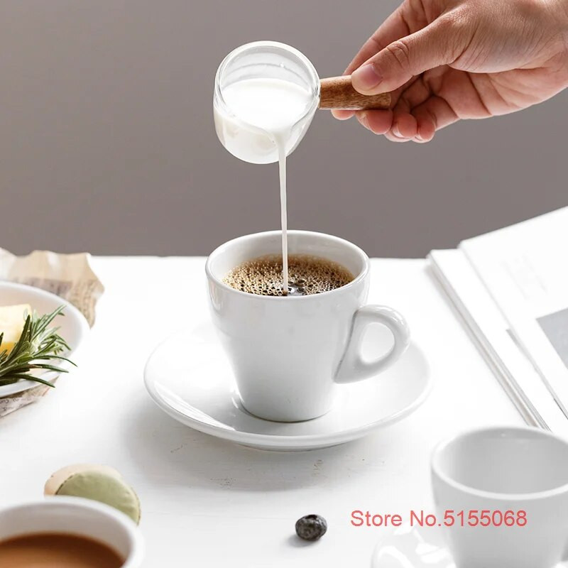 70 ml Nordic Style Tulbi espressotassi ja alustassi komplektid Väikesed puhasvalged keraamilised Odavad Itaalia kohvikruusid Coffee House Cafe hulgimüük