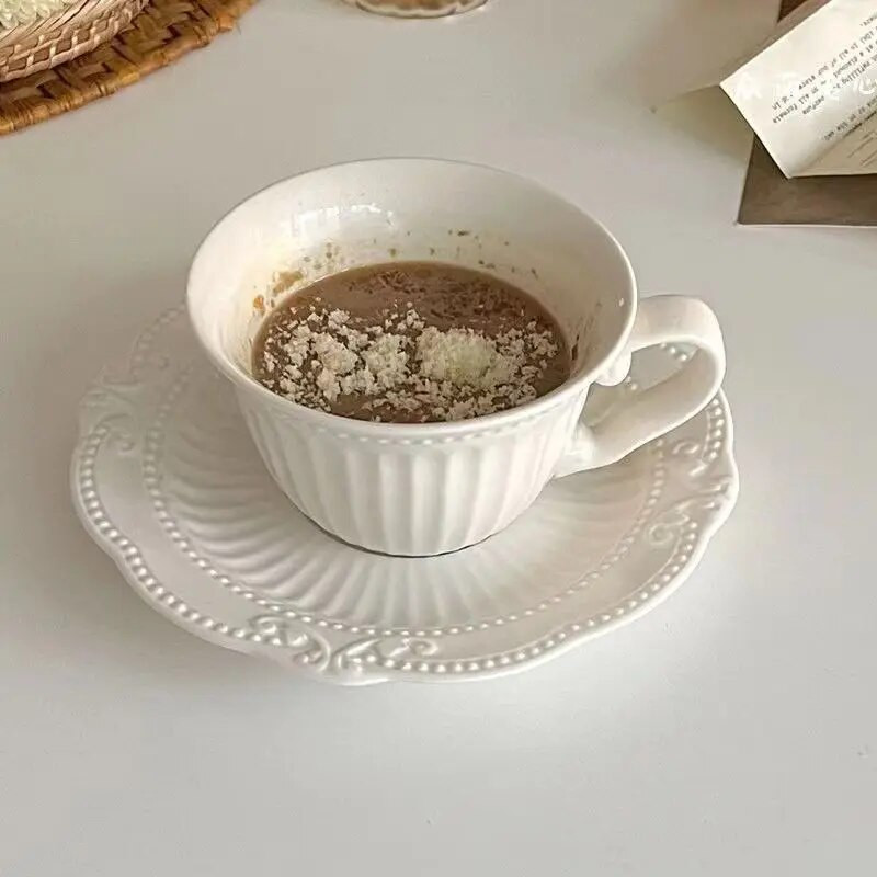 Чисто бяла керамична релефна чаша за кафе ins high beauty чаша Европейска чаша за следобеден чай чиния Сервиз