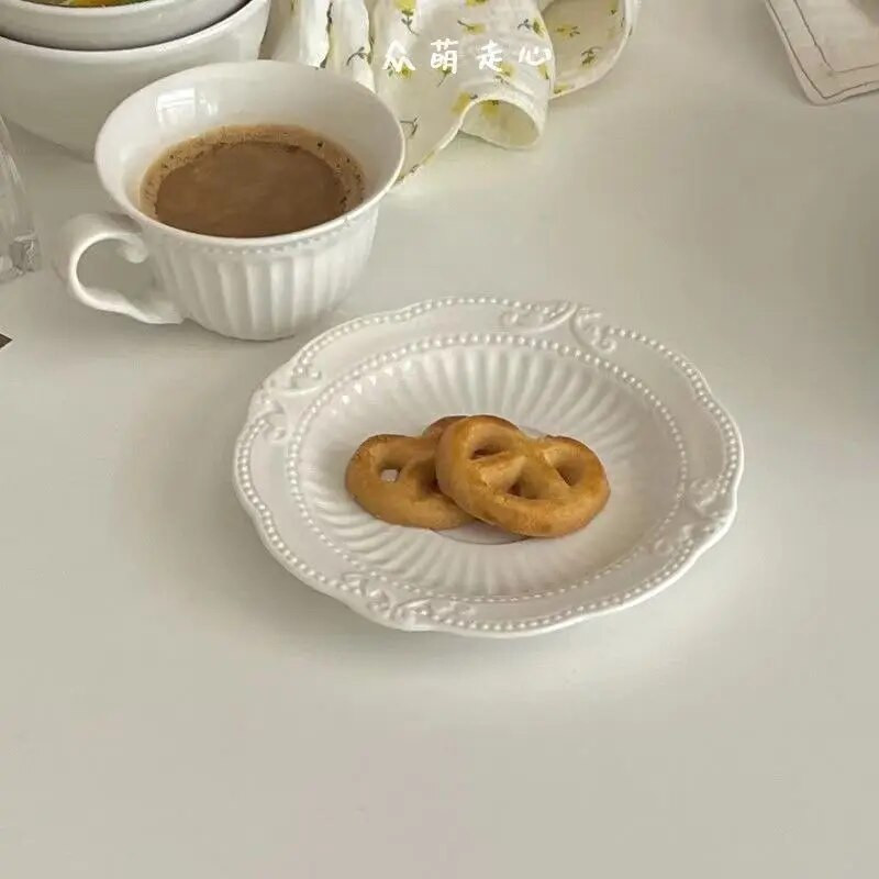 Чисто бяла керамична релефна чаша за кафе ins high beauty чаша Европейска чаша за следобеден чай чиния Сервиз