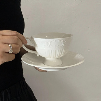 Европейски стил релефни керамични чаши и чинии с високи крачета чаши за кафе и чинии домашни ресторанти чаши и чинии за следобеден чай