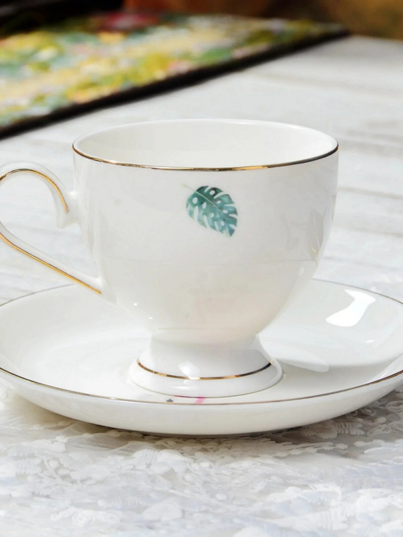 Skandináv stílusú minimalista, arany festésű kerámia kávéscsészék és tányérok Brit délutáni tea feketeteás csészék