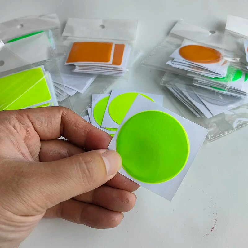 10 db 5 cm-es kerek fényvisszaverő matrica autók motorkerékpárok külső tartozékaihoz biztonsági figyelmeztető jelzés Éjszakai vezetésre figyelmeztető csík