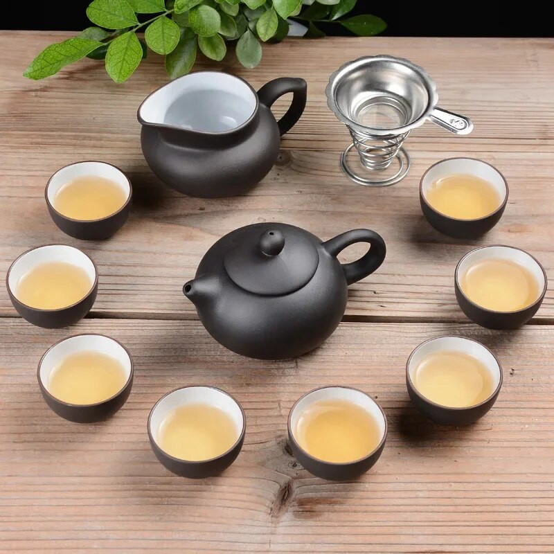 Lila agyag Kung Fu teáskészlet kívül fekete belül fehér Zisha Yixing teáskanna kézzel készített teáskanna csészekészlet kerámia kínai ajándék