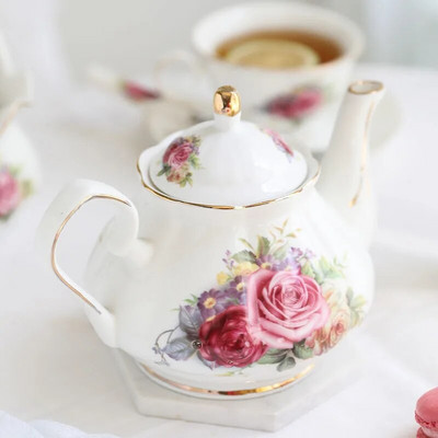 Noble Bone China Teapot 500 ML Pink Camellia Set Posuda za kavu Domaći visokokvalitetni porculanski vrč za kuhanje vode Party Cafe Posuđe za čaj Posuda za čaj Puer
