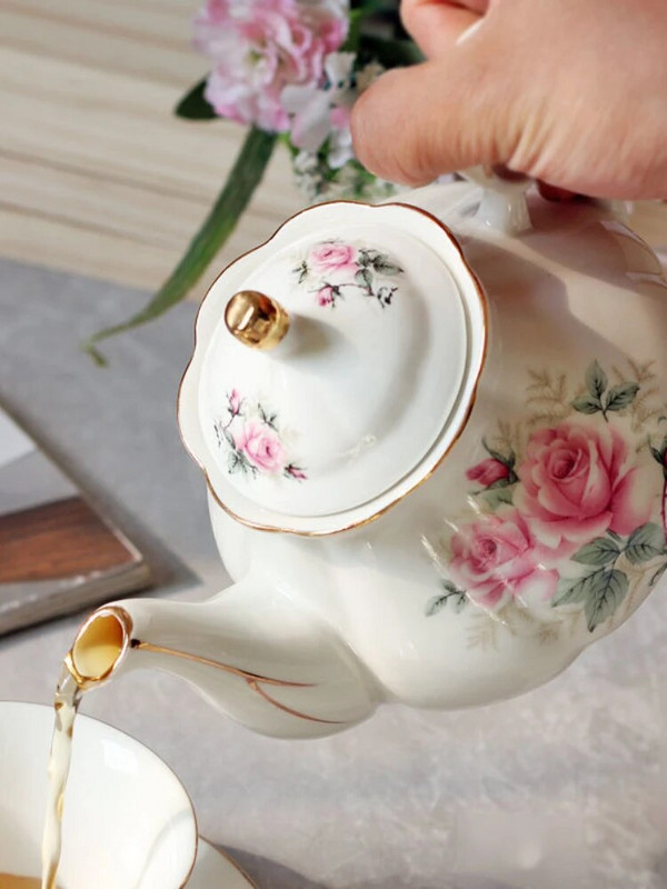 Noble Bone China Teapot 500 ML Pink Camellia Set Posuda za kavu Domaći visokokvalitetni porculanski vrč za kuhanje vode Party Cafe Posuđe za čaj Posuda za čaj Puer