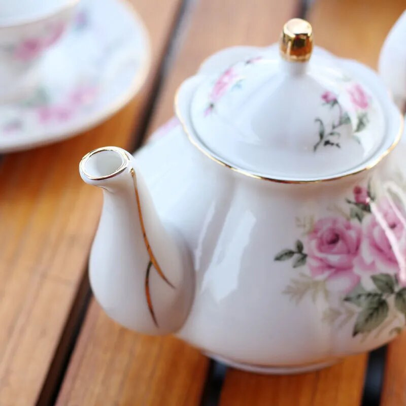 Noble Bone China Teapot 500 ML Pink Camellia Set Posuda za kavu Domaći visokokvalitetni porculanski vrč za kuhanje vode Party Cafe Posuđe za čaj Posuda za čaj Puer