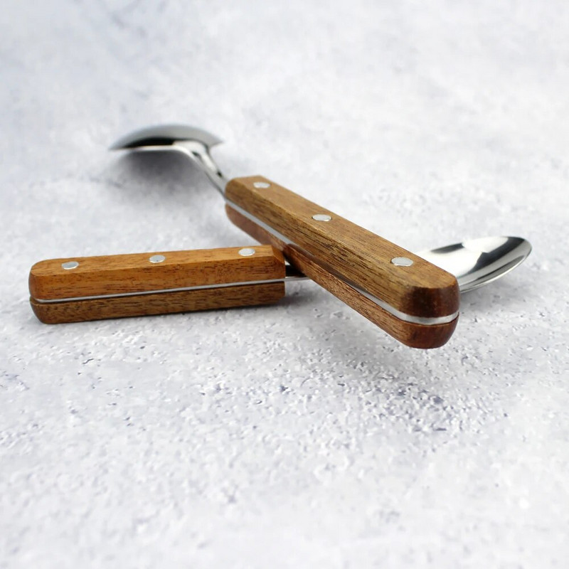 Popularni ekološki prihvatljivi pribor za jelo od nehrđajućeg čelika s pravom drvenom ručkom Elegantno posuđe za jelo Posuđe za jelo Izvrsna izvedba za dom