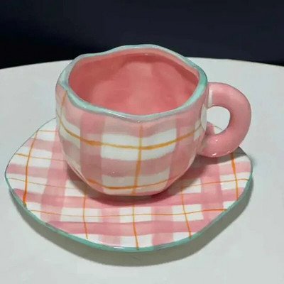 Ručno oslikana plavo nebo, bijeli oblaci, šalica za kavu s tanjurićem, keramička ručno izrađena šalica za čaj, lijep poklon, šalica za kavu s nepravilnim cvijetom